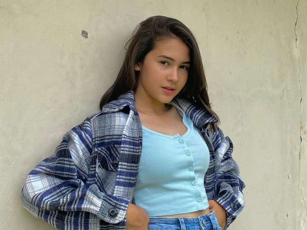 Baru Berusia 14 Tahun, Sandrinna Michelle Masuk Nominasi Wanita Tercantik TC Candler 2021